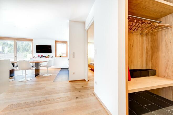 Wohnraum und Gardarobe_002