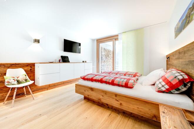 Schlafzimmer 1 mit Balkon_013