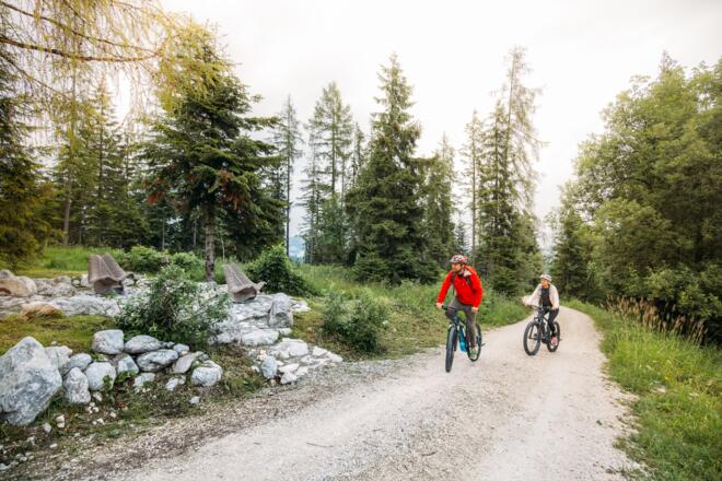 Radfahrer beim Logenplatz Unkenberger Mähder