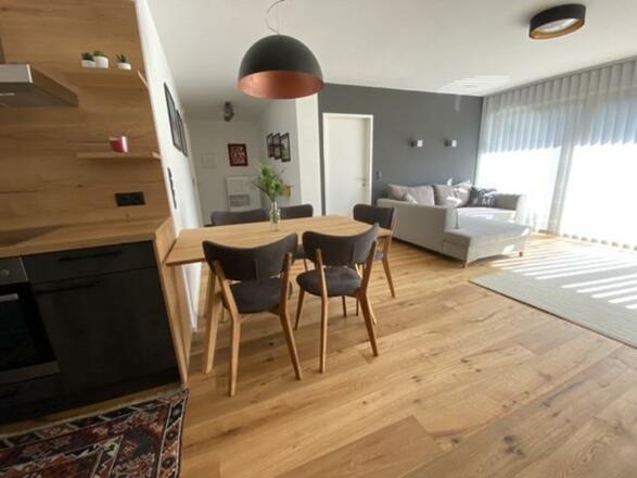 9AD3B022-3623-4A09-86D2-4E313C117024