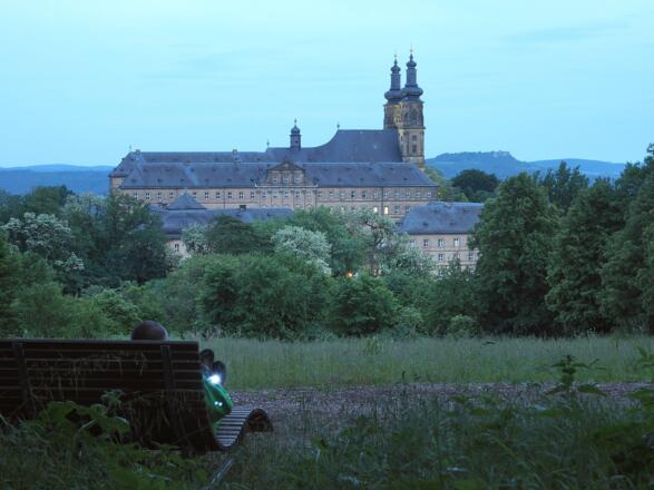 Kloster Banz, im Hintergrund der Staffelberg (C. Winter)