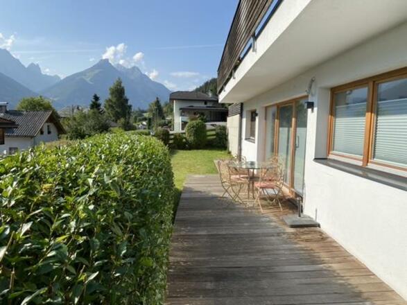 52B09FDA-55E0-4E3A-B278-6B436E12B722