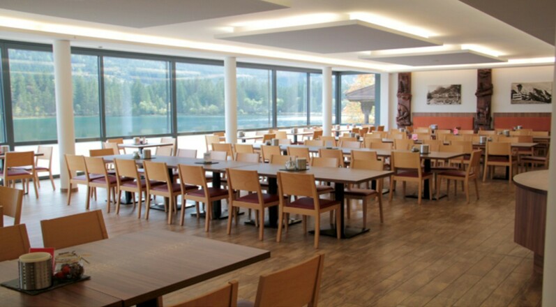 Speisesaal mit Seeblick