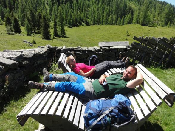 Gemütliche Liegen bei der Kar Grundalm