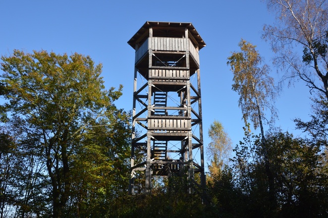 Neuer Holzturm auf dem Hohen Kreuz