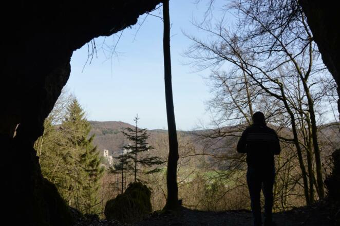 Abstecher vom Trail mit Blick aus den Felsen zur Neideck