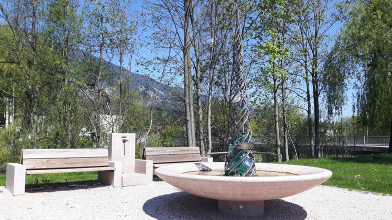 Heilwasserbrunnen Kramsach aus Kramsacher Marmor, Brandenberger Ache, Waidachkapelle