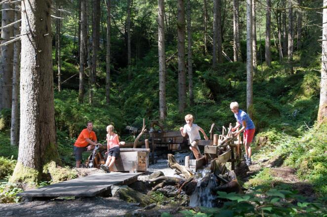 Smaragdweg - Station "Die Kraft der Kugel"