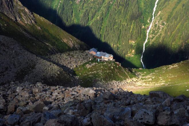 Tiefblick zur Rüsselsheimer Hütte