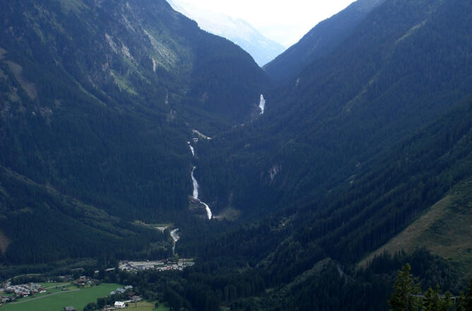 Blick zu den 3 Krimmler Wasserfällen mit einer Gesamtfallöhe von 380 m