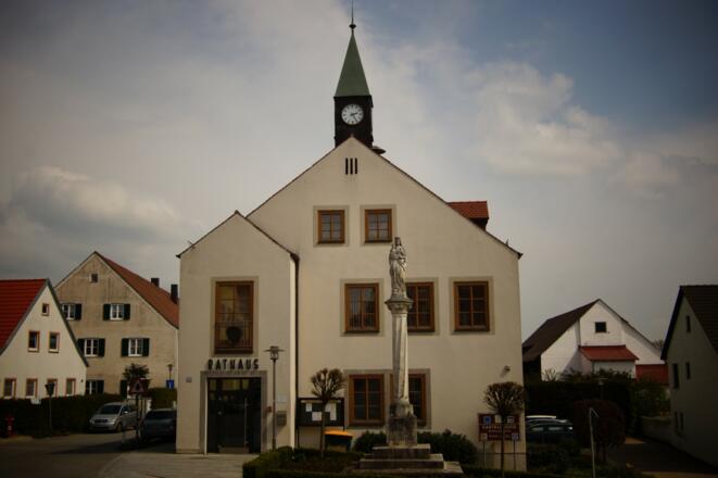 Etappenziel Rohr i.NB mit restauriertem Rathaus