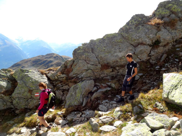Abstieg vom Gipfel des Steinkogel