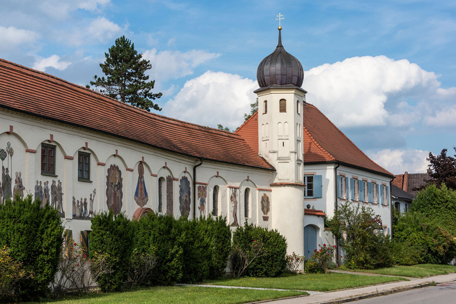 Schloss Esting mit Schlosskapelle