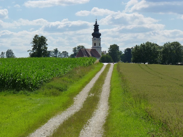Auf dem Kollbach Radweg - mit Blick auf Mariakirchen