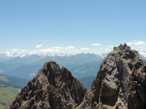 Tolle Ausblicke am Gipfel des Gr. Rettenstein