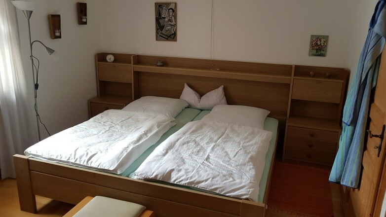 Schlafzimmer 1