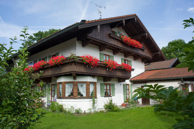 Hausansicht im Sommer