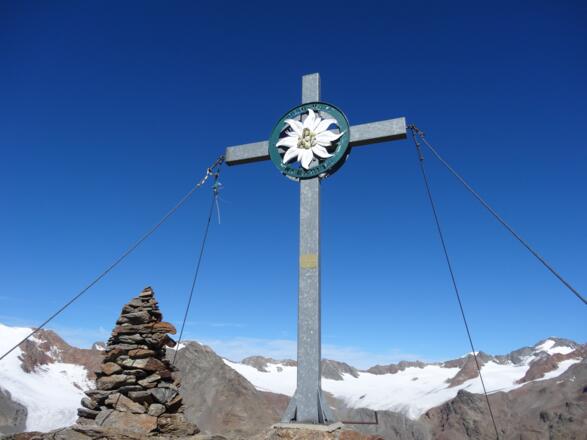 Gipfelkreuz auf der Guslarspitze