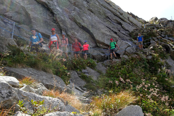 Abstieg von der Zittauer Hütte - teils mit Seilen gesichert