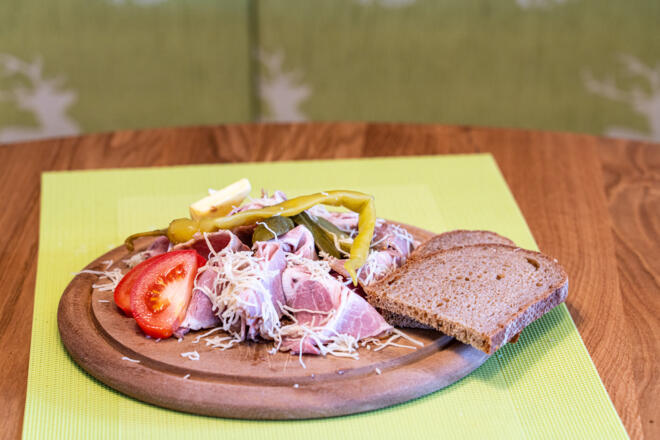 Unser AlmSchmankerl - Kalter Schweinsbraten