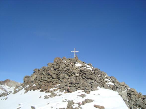 Letzter Anstieg zum Gipfelkreuz Wilder Mann