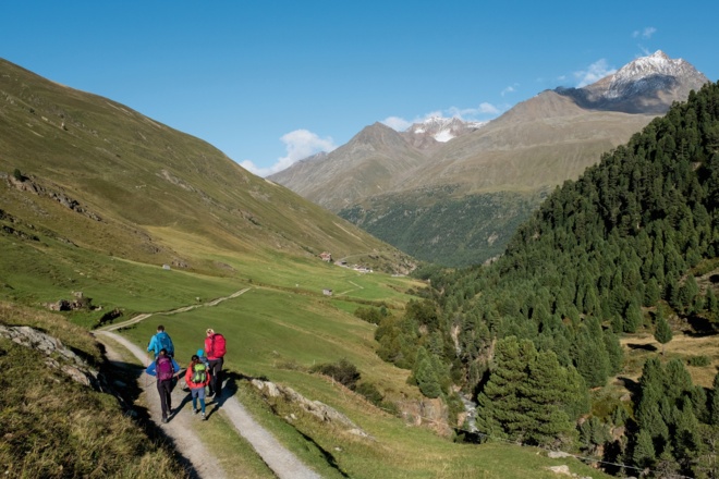 Wanderweg Hochjoch Hospiz mit Blick nach Rofen