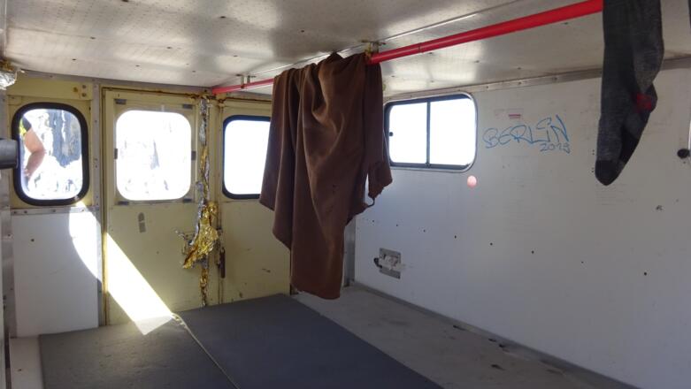 Eine Notunterkunft, nicht weniger aber auch nicht mehr - das Biwak Breitgrieskarscharte am Toni Gaugg-Höhenweg.