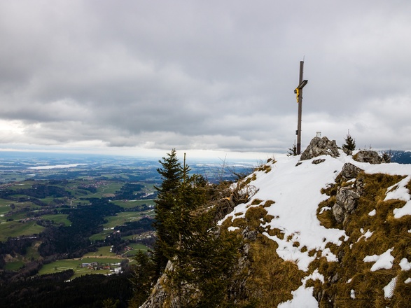 Weite Aussicht bis auf das Flachland.