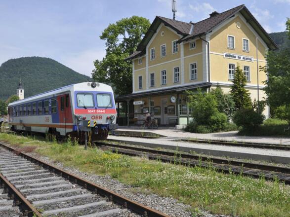 Almtalbahn im Bahnhof Grünau im Almtal