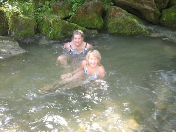 Abkühlung im eigenen Bergbach