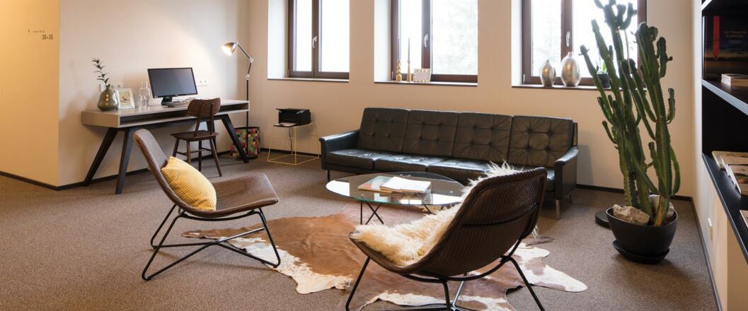 Lounge mit PC und Drucker