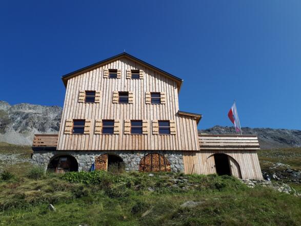 Neue Thüringer Hütte von Westen