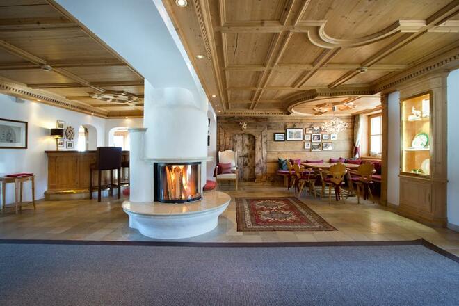 Lobby mit Kamin