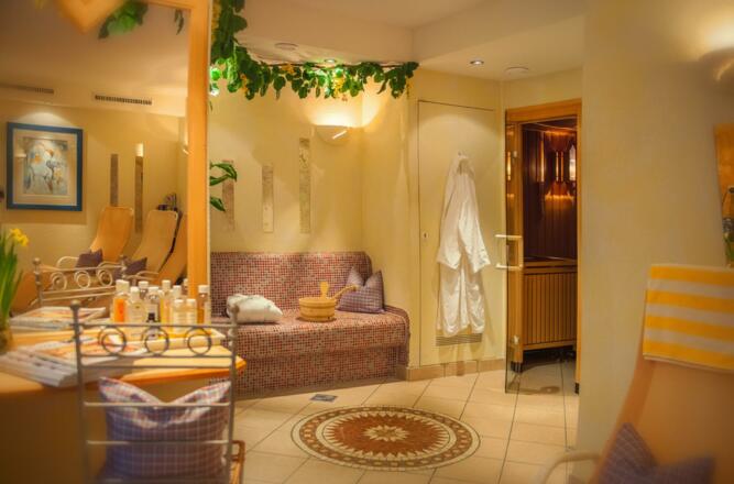 Finnische- oder Dampfsauna abwechselnd