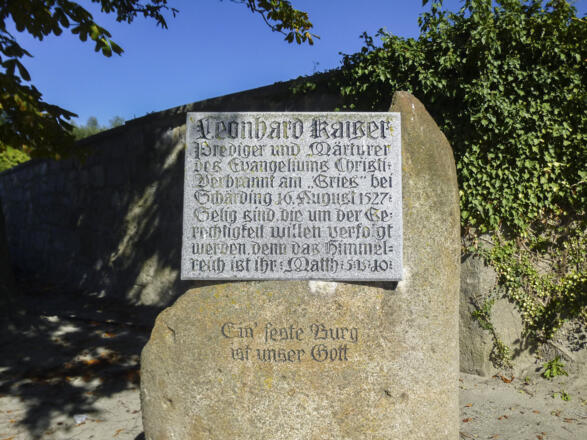 Leonhard Kaiser Denkmal in Schärding am Inn. Z01