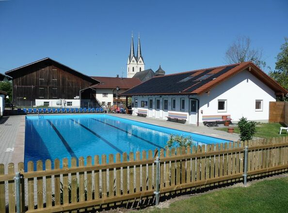 Schwimmbad Tuntenhausen.