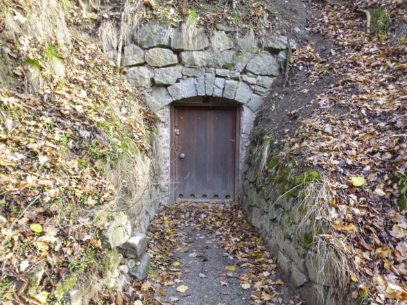 Tür in der Kellergröppe in Raab. Z03