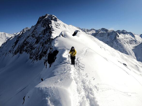 In der Kreuzkogelscharte, hinten die Kreuzspitze