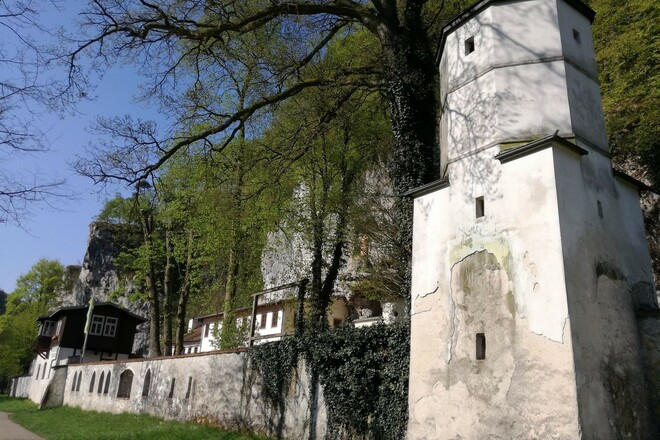 Donauroute - Einsiedelei Klösterl zwischen Kelheim und Kloster Weltenburg