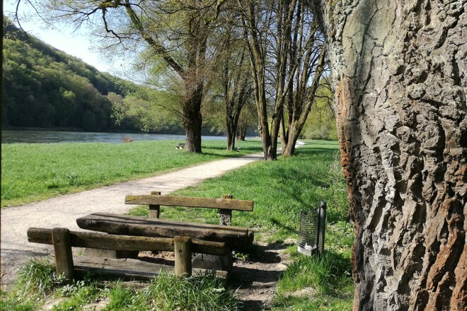 Donauroute - Rastplatz in der Nähe der Streuobstwiese Wipfelsfurt