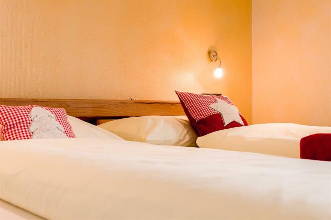 # 16 großes Doppelzimmer mit Wohnbereich