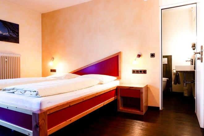 # 12 Doppelzimmer mit Balkon