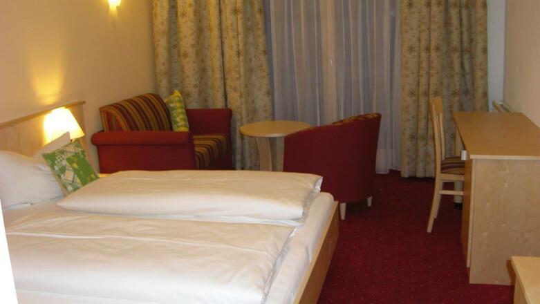 Doppelzimmer mit Sessel