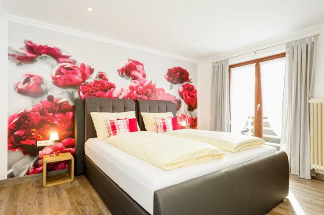 Großes Doppelzimmer mit Wohnbereich und Balkon