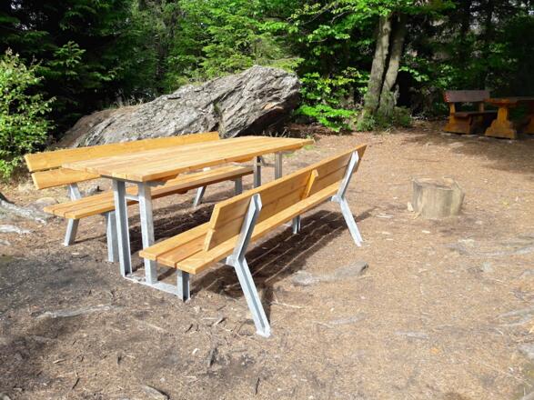 Rastplatz unter dem Kreuzfelsen-Gipfel