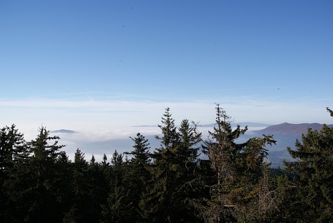 Blick vom Gipfel zum Cerkov (Schwarzkopf) und Burgstall