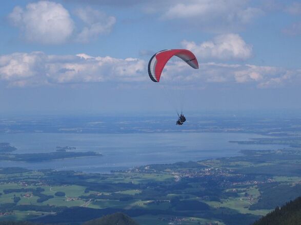 Tandemflug mit Blick auf Chiemsee.