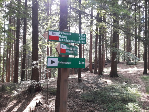 Weggabelung - wir gehen rechts weiter