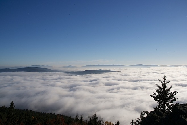 Blick zum Vorderen Bayer. Wald bei Inversionswetter