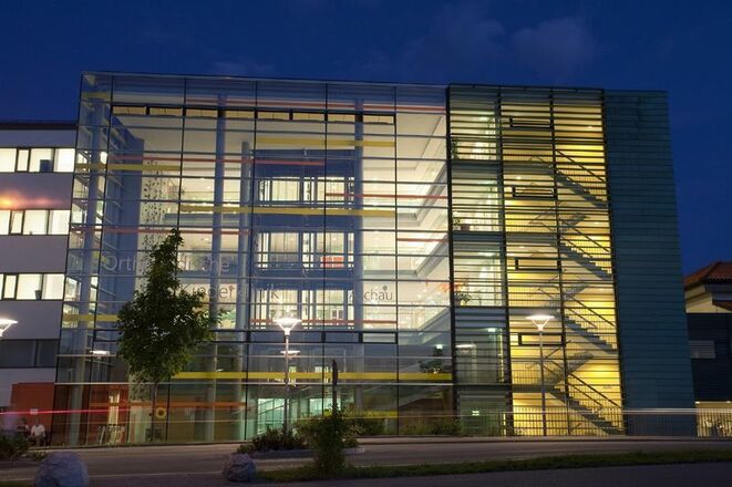 Außenansicht nachts